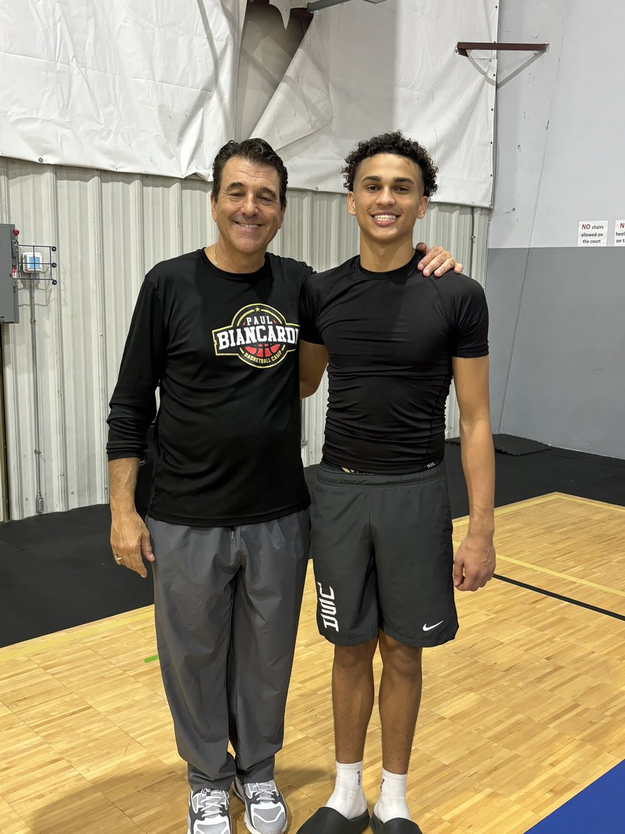TaiBoogie5's tweet image. Thank you for the opportunity @PaulBiancardi 🙏🏽 I learned a bunch and got to compete against some of the best ‘27’s and ‘28’s in the country! #compete #communicate #movewithouttheball @MLA_BasketbaII @soh_elite @Bell19Raja