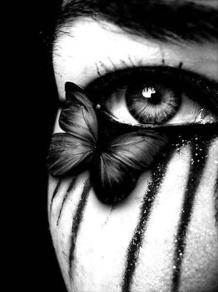 Γ.Νταλάρας-Μ.Στόκας: Κλειδαριές 

youtu.be/XJh-rvXYl0M?si…

...έκλεισα τις κλειδαριές...
πιο κοντά μου θα σε φέρνει η απουσία

της ελπίδας οι φωνές
δίνουνε
 και στη σιωπή σου 
άλλη αξία..

δεν κοιτάω
 σε βλέπω, 

σε ρωτάω 
γιατί…

🖤