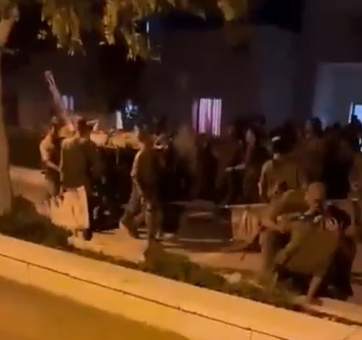 wszewko's tweet image. Izrael. Dla wyjaśnienia - 67 rannych w tym 4 ciężko pod Hajfą to w rezultacie ataku dronem na bazę szkoleniową Brygady Golanu. Wszyscy to żołnierze
Tym razem cenzura nie dała rady zablokować info.