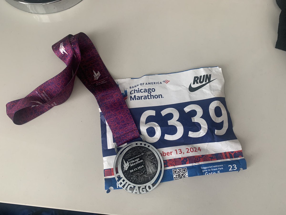 Chicago Marathon 2024 - first major. Proud of this one 🙌🏻. The support along the route is unimaginable but was also very lucky to have phenomenal supporters and pals from <a href="/LuskACPro/">LuskACPro</a> along the route. 💙
