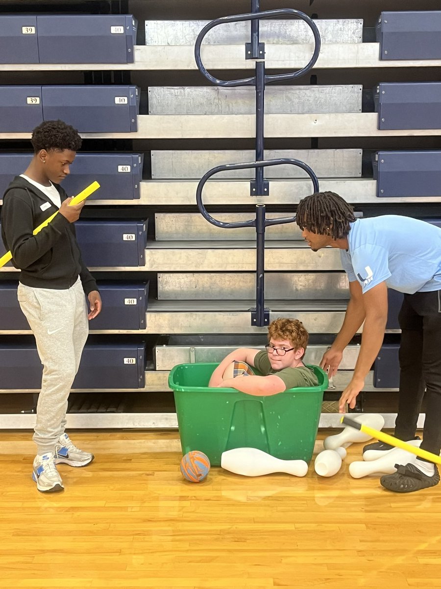 We had a GREAT time at our <a href="/SLUHfootball/">SLUH Football</a> day of service with <a href="/KEEN_StLouis/">KEEN St. Louis</a> ! Our young men had a blast hanging out and playing sports with the KEEN athletes after Friday's win, finishing off our week of accountability! #USWAG #UpholdTheStandard