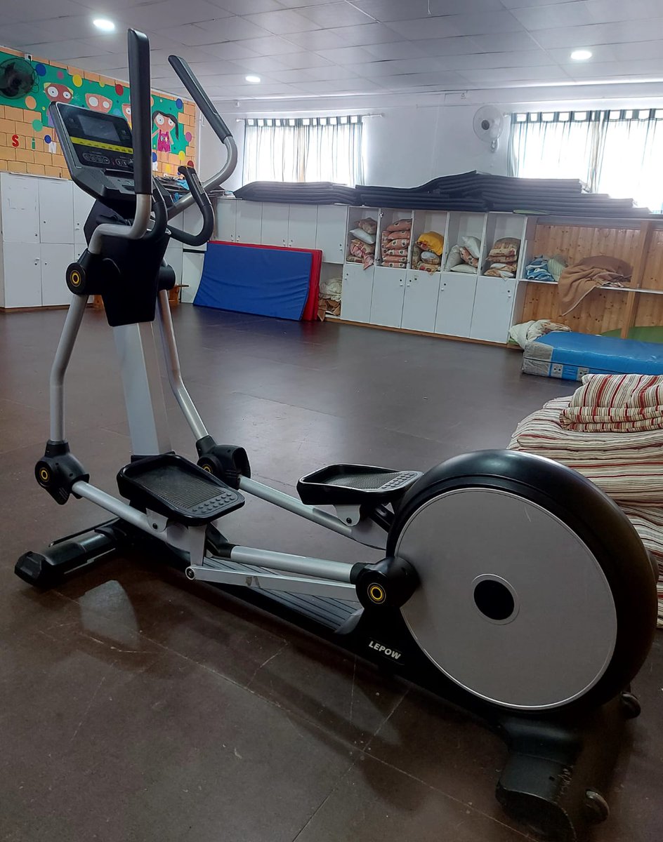 afanas_y's tweet photo. Queremos agradecer desde aquí el regalo que nos ha hecho el taller Puerto Diesel.
Una #elíptica profesional que nos ha #donado para las personas usuarias de @afanas_y y que han ubicado, en el gimnasio de la residencia de "Andreíta".
Gracias por este gran obsequio. https://t.co/ZrO3fEwmjB