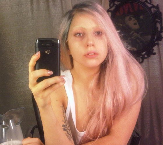 allurequinn's tweet photo. lady gaga blackberry mirror selfies https://t.co/ShmQwZlEcB
