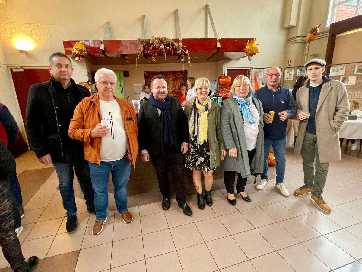 BrunoBilde's tweet photo. 🟡 De très beaux moments hier, au marché des artisans et créateurs d’#Annequin !
👏🏻 Félicitations aux organisateurs et exposants locaux. https://t.co/Le9QdHu97o