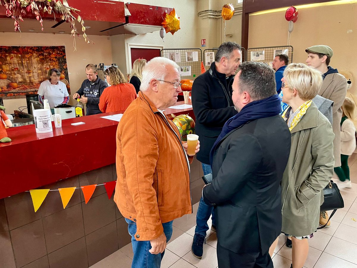 BrunoBilde's tweet photo. 🟡 De très beaux moments hier, au marché des artisans et créateurs d’#Annequin !
👏🏻 Félicitations aux organisateurs et exposants locaux. https://t.co/Le9QdHu97o