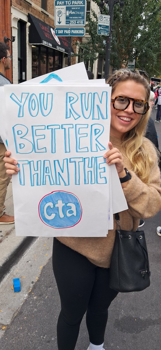 <a href="/StarLineChicago/">starlinechicago.bsky.social</a> <a href="/chicagobars/">Chicago Bars</a> <a href="/capitolfax/">Capitol Fax</a> Dorval catching strays on the marathon route