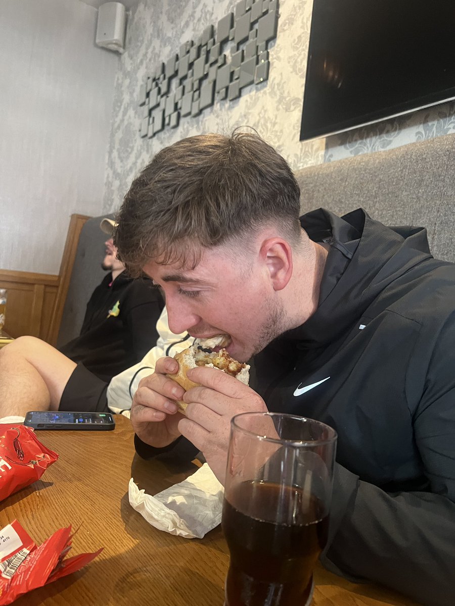 Another game another W 💥 6-1
Great performance from the lads today, not at our best but still did what needed to be done. Few sore heads I reckon 🤕
Max ⚽️
Hammo ⚽️⚽️ (MOTM)
Ryan P ⚽️
Jord Ball ⚽️
Ben Haynes ⚽️
Onto to the next round😎😎😎