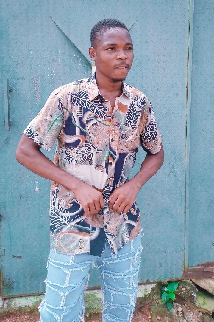 Veejaystar_'s tweet photo. Happy Sunday famz 🤑❤️
"Constantly" freestyle video by veejaystar is dropping this week🔥
#veejaystar #upcomingartist #happysunday #constantly #freestyle #cover https://t.co/PTbcaOb6La