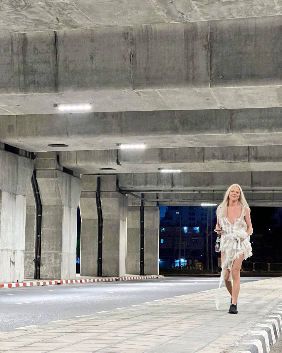 ㅤ

    ⠀      кто ты: ласковое солнце, 
          или холодный, белый снег?

ㅤ