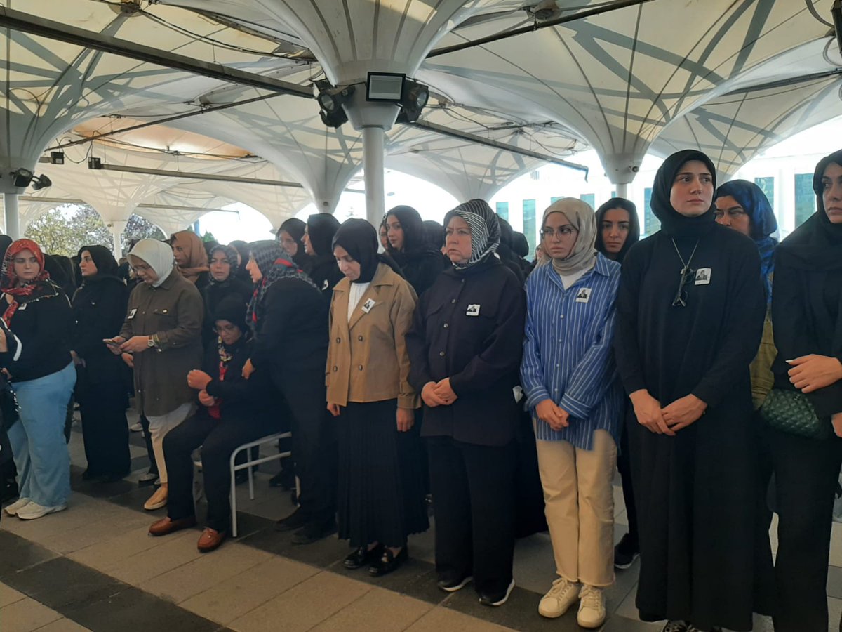 akkadinankara's tweet photo. İl Başkanımız @hatice_cakmak_, İl Gençlik Kolları Yönetim Kurulu Üyemiz, dava arkadaşımız Betül Önderoğlu'nun cenaze törenine katıldı.

Merhumeye Allah'tan rahmet,  ailesine ve teşkilatımıza sabr-ı cemil dileriz. https://t.co/rMKFSh85m3