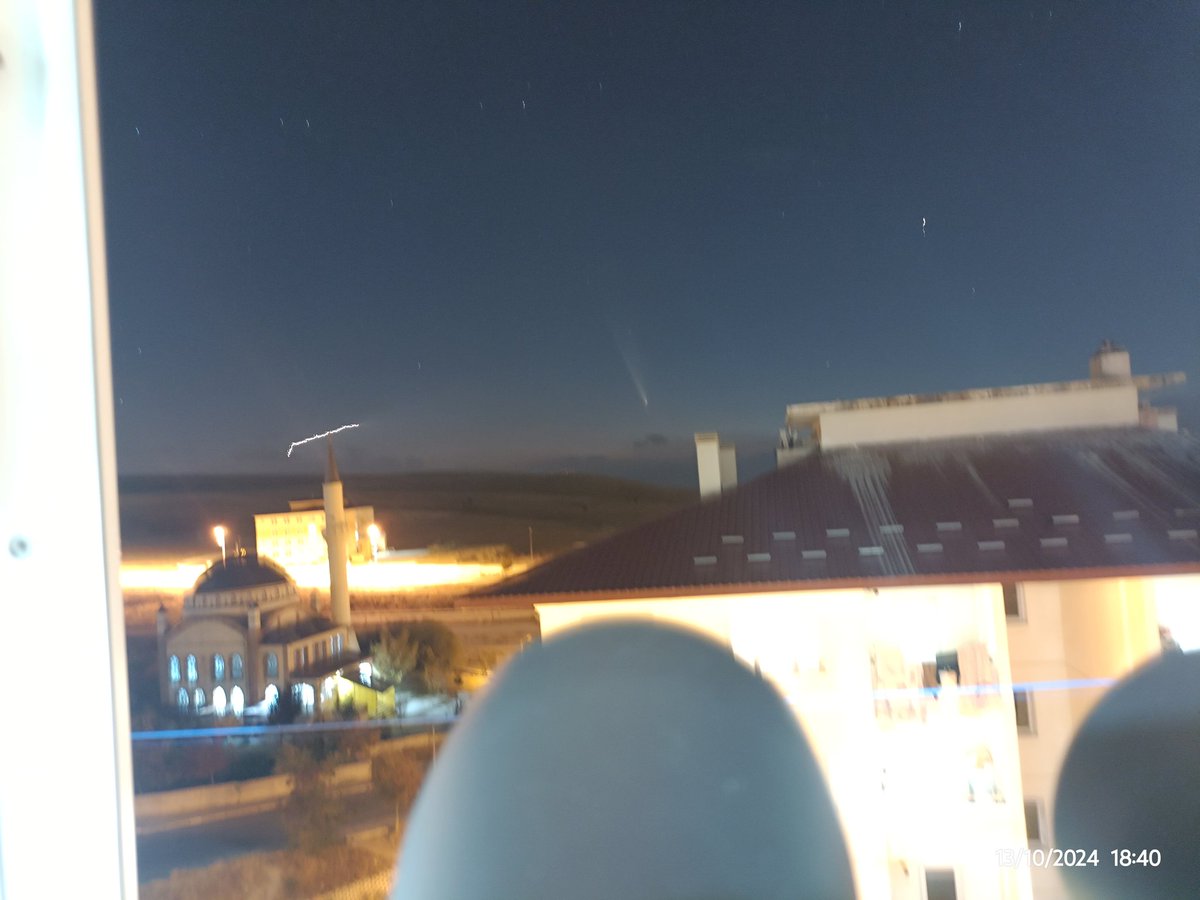 ozkantatli's tweet image. Bu kuyruklu yıldızıda kaçırmayayım. Arşive geçsin Van semalarından telefon uzun pozlama yakın foto telefon ve celestron skymaster 15x70 dürbün ile.
#cometC2023A3 #van #edremit #kuyrukluyıldız @AstroPhotoTurk