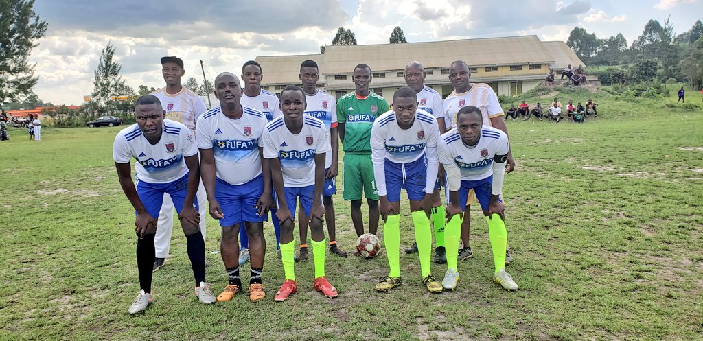 Nganwa_HS's tweet photo. Our staff friendly match with Treeshade Boda-boda riders Kabwohe ended in a goalless draw. For purposes of determining the winner after FT, the two teams agreed to shoot friendly penalty kicks 😄😄 and it ended 3:2 in favour of the visitors 😄😄
#JoinNganwa 
#AmagyeziGaryaAmaani https://t.co/7uLa3mCbr6