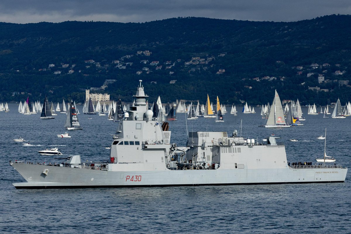 ItalianNavy's tweet photo. Spettacolo @RegataBarcolana! 
#scattidacondividere

Nave Thaon di Revel alla 
#Barcolana56.

#Vela #MarinaMilitare 
#IlGrandeEquipaggio 
#ProfessionistidelMare https://t.co/ikF8CaoNQP