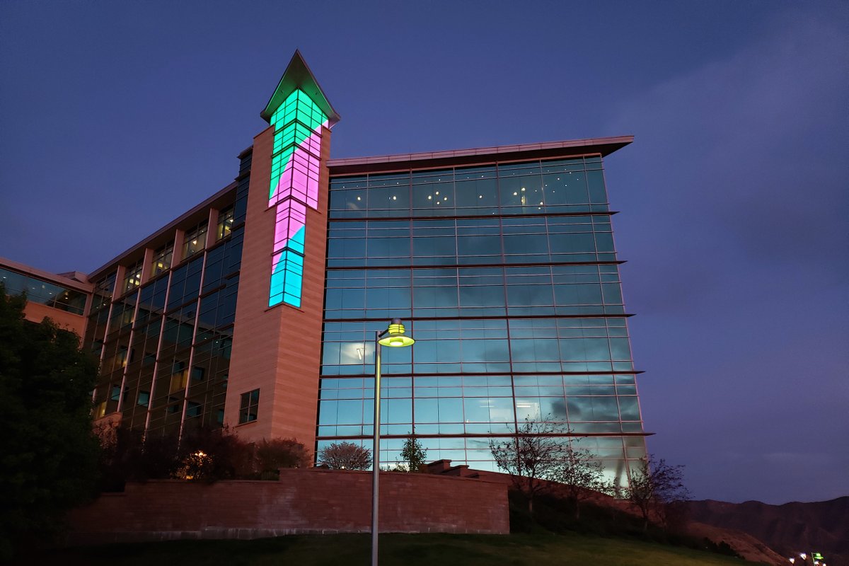 huntsmancancer's tweet image. Today is Metastatic Breast Cancer Awareness Day. This weekend our Beacon of Hope is lit in green, pink, and teal for our patients, their caregivers &amp;amp; loved ones, and our dedicated clinical &amp;amp; research staff affected by metastatic breast cancer. #LightUpMBC
