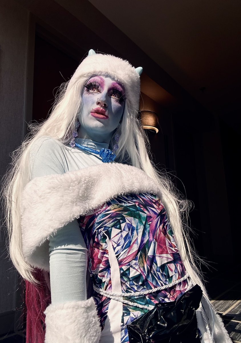 scraani's tweet photo. ❄️🌬️👹 #animeusa #monsterhigh https://t.co/JCIWtBK6Ip