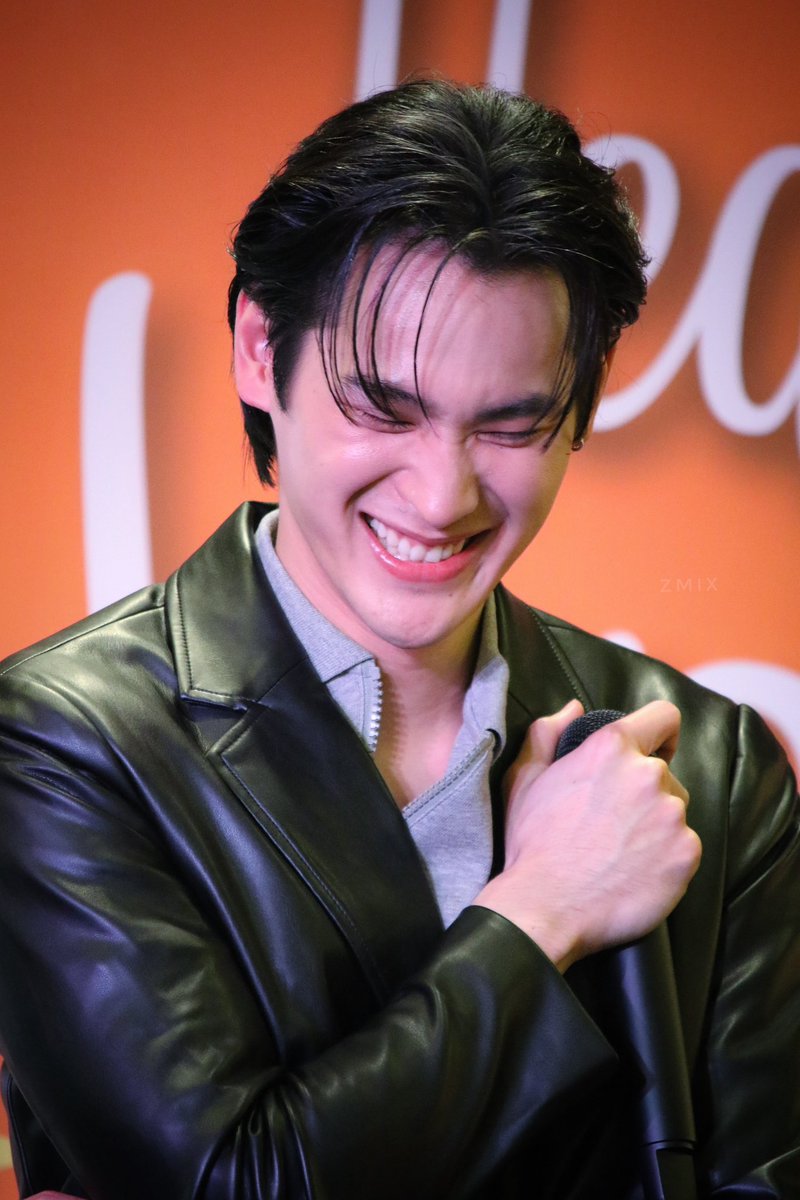 zmixgallery's tweet photo. [131024]พบคนเขิน 1 อัตรา ว่าแต่คุณพี่เขินอะไรก๊อนนนนนนนน แค่พูดถึงสาวสุราษเอ๊งงงง😜

KAO X HEAVY 
#HeavyXKao 
#number_9th https://t.co/Zg1afqdUTf