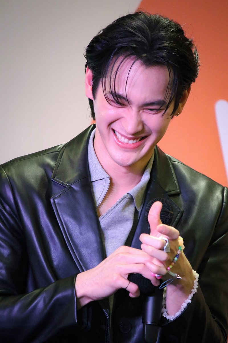 zmixgallery's tweet photo. [131024]พบคนเขิน 1 อัตรา ว่าแต่คุณพี่เขินอะไรก๊อนนนนนนนน แค่พูดถึงสาวสุราษเอ๊งงงง😜

KAO X HEAVY 
#HeavyXKao 
#number_9th https://t.co/Zg1afqdUTf