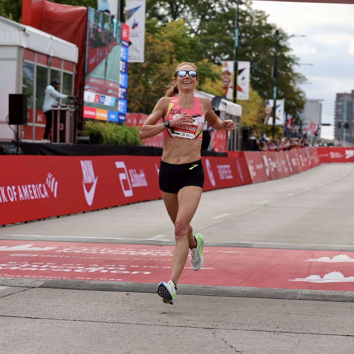 usatf's tweet photo. Top Americans in Chicago 🤩🇺🇸

CJ Albertson was the top American man with a seventh-place finish of 2:08:17 at the 2024 Bank of America Chicago Marathon! Zach Panning earned a top-10 finish with his 2:09:16 run for tenth. 

Susanna Sullivan finished seventh as the top American woman with her 2:21:56! Lindsay Flanagan cracked the top-10 with her ninth-place 2:23:31. 

📸: Kevin Morris