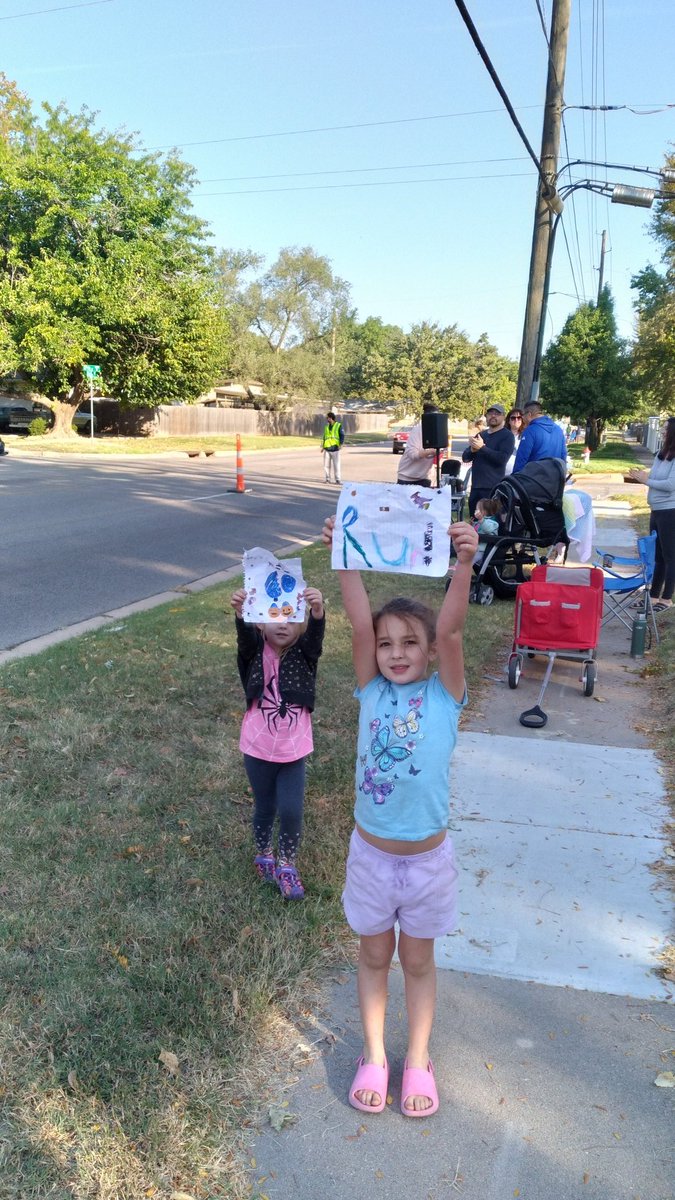 mickrichard89's tweet photo. Enjoyed watching and cheering for the Wichita marathoners this AM. We were near mile 19 at West Street and 17th. #prairiefiremarathon https://t.co/vpAbvRwxP9
