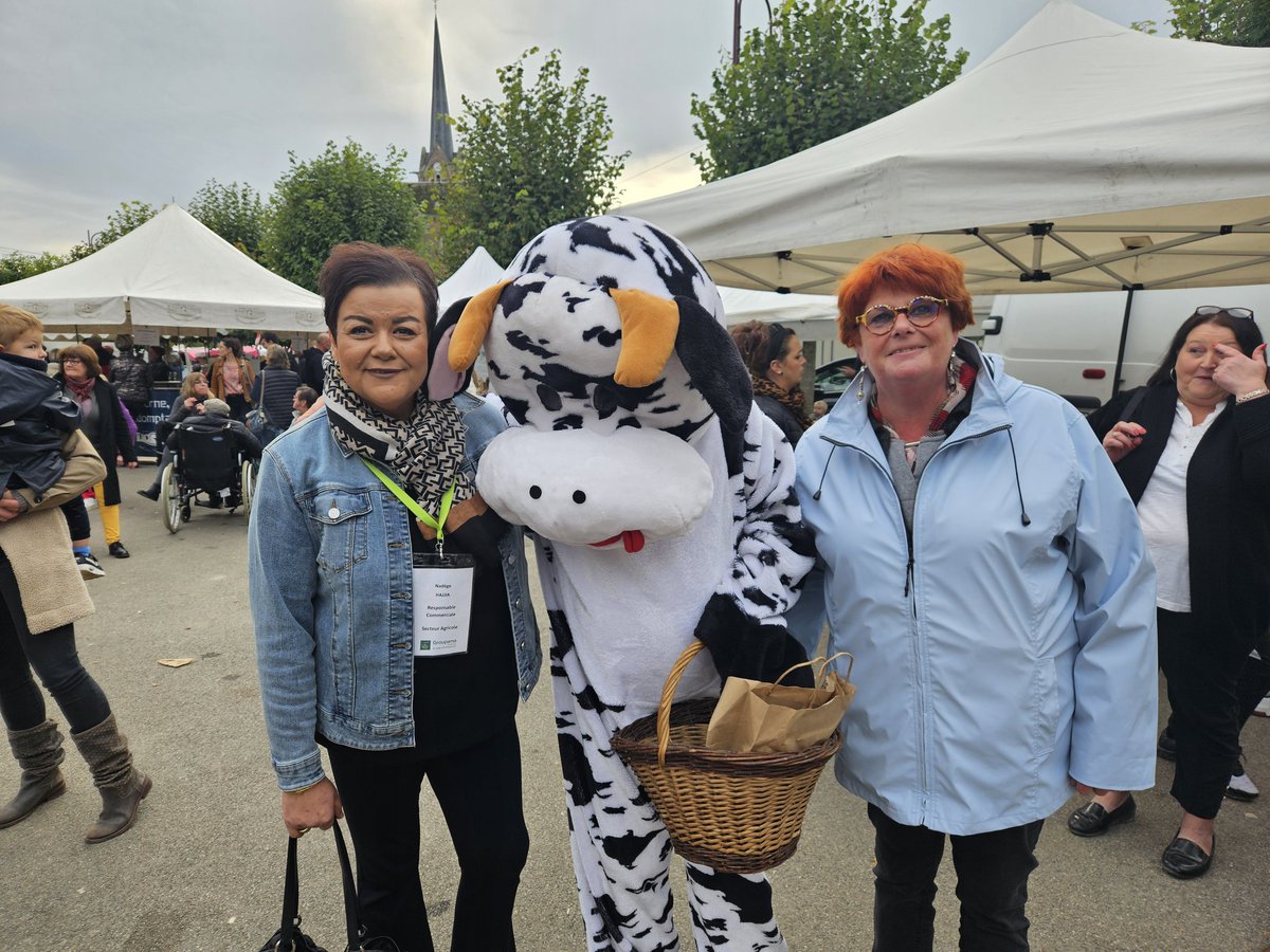 02_nadege's tweet photo. Aujourd'hui les Elus et Collaborateurs Groupama présents à Lemé pour la traditionnelle fête de la pomme 🍎
#proximité 
#Thiérache https://t.co/7ks94Mk0uZ
