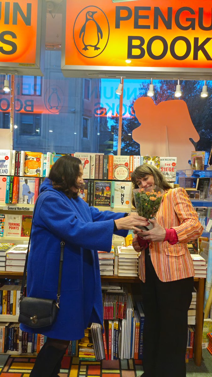 Signed copies of The Artist's Palette 🎨  now available at @CityBooksinHove , following a private book launch. 
City Books will also host a public event on 25 October, 7pm, in Brighton: city-books.co.uk/blogs/news/ale…
<a href="/thamesandhudson/">Thames & Hudson</a>