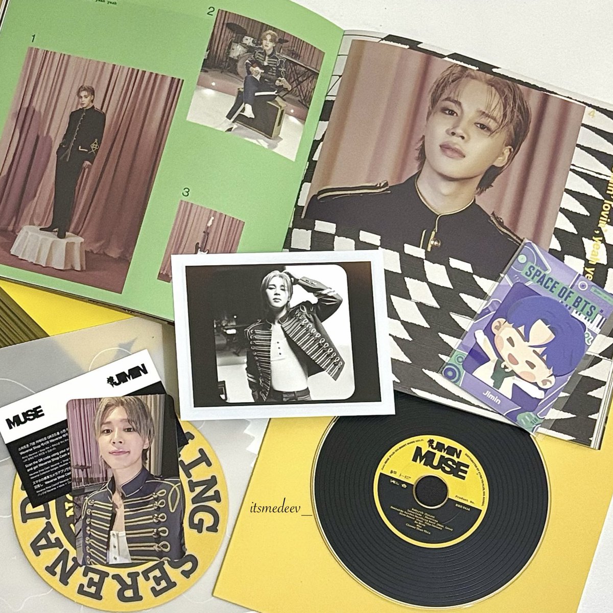 itsmedeev_'s tweet photo. sebelum ganti tanggal..
HAPPY JIMIN DAY, SEMUANYAAA!!! ♡
thanks for the album @arkivegguk
the in the soem coming when Jimin day🥰
#HappyJiminDay
#JiminOurMuse
#29YearsofLightJIMIN https://t.co/qOqmMi9tHR