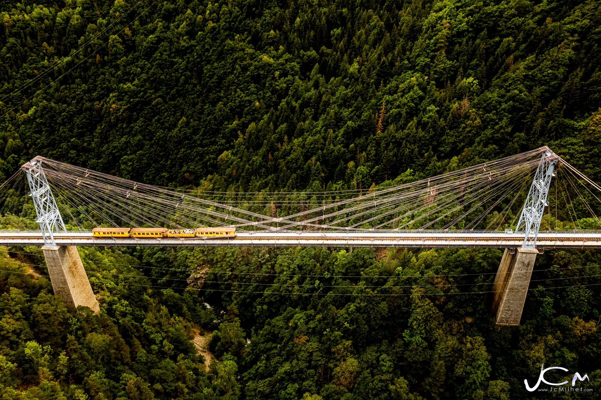JcMilhet's tweet photo. Photo du dimanche.
#TrainJaune franchissant le pont Gisclard (ou Cassagne).
-
#PyrénéesCatalanes #Cerdagne #TER
📸 Jc Milhet / #HansLucas https://t.co/FGkbV3yLB6