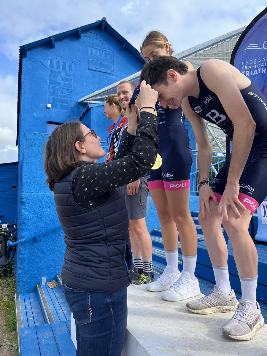 WEISSPauline1's tweet photo. 🏃🚴♀️ Ravie d’avoir représenté @C_MORANCAIS et la Région @paysdelaloire lors de la cérémonie de remise de 🥇médailles du Championnat de 🇫🇷 France de Bike and Run 2024 à @stsebsurloire par le TriVeloce St Sébastien et la @FFTRI
@LaurentTurquois
#runandbike https://t.co/hELRDRrLtS