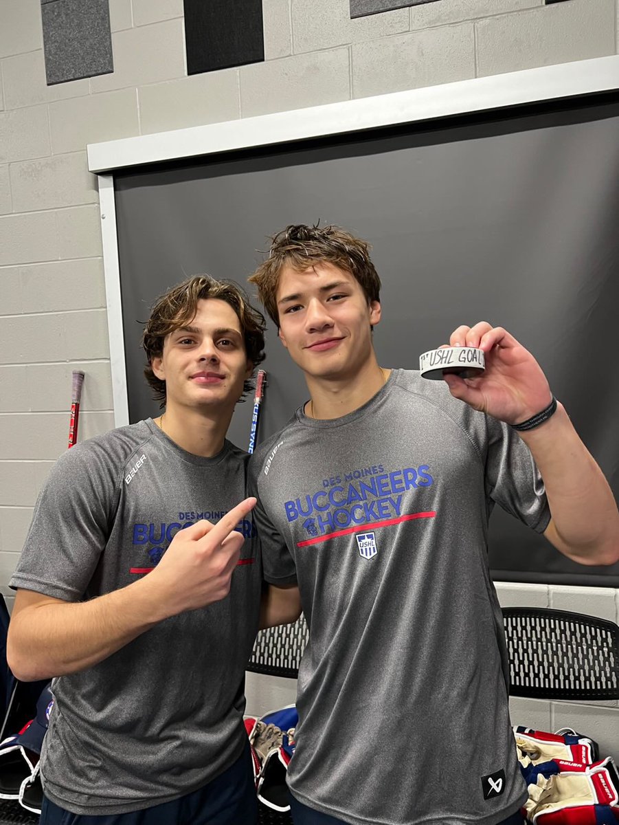 Congratulations to Aiden Grossklaus on his first USHL goal last night!!!

#gethooked