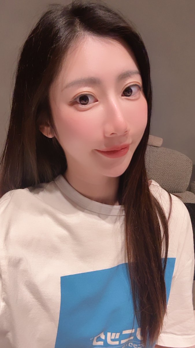 今天一樣晚上九點直播 大家記得來陪我聊天喔😉 https://t.co/u7gRlbrm8R