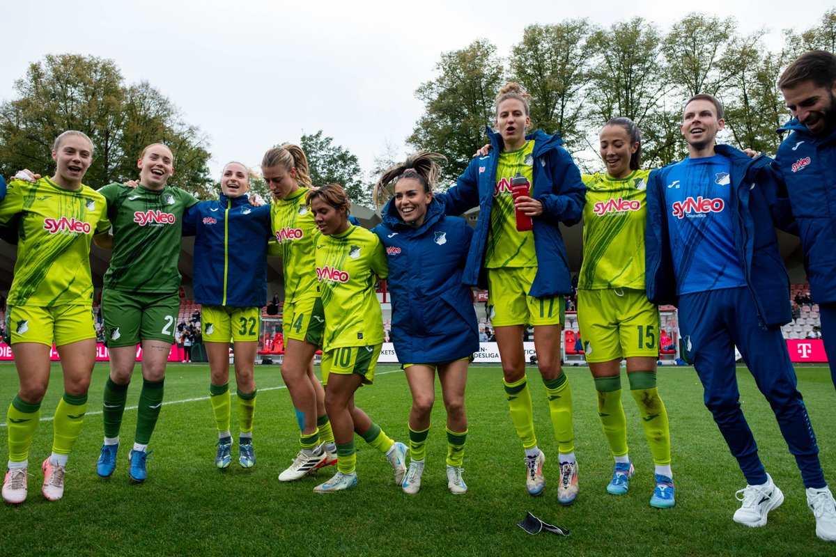 Goldener Herbst in Köln ⚽️🍂
Drei Tore und drei Punkte in Köln geholt. Da kann man sich mal freuen 🤩
#TSGFrauen