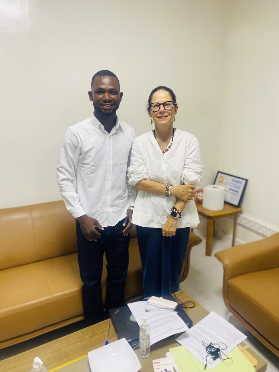 🌍🎙️ NOUVEL ÉPISODE – Voyage vers l’espoir 🎙️
Un hommage à Madame <a href="/LizEyster/">Elizabeth Eyster</a> , représentante du HCR en Mauritanie. Découvrez son parcours inspirant au camp de M’BERRA et son impact sur les réfugiés.

🎧 Écoutez ici : shows.acast.com/voyage-vers-le…
#PodcastHumanitaire <a href="/LizEyster/">Elizabeth Eyster</a> #HCR #M