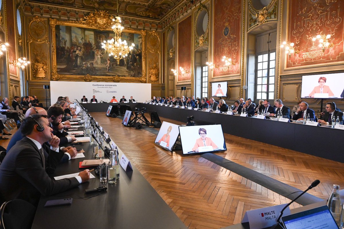 AnnieGenevard's tweet photo. 37 pays réunis à Dijon avant le 45ème Congrès mondial de la vigne et du vin! 
J’ai eu l’honneur de présider cette  réunion ministérielle exceptionnelle. Elle pose les bases de réflexions et d’actions futures  à l’échelle des enjeux que nous devons résoudre ensemble.
@OIV_int https://t.co/VYPQp2UHPV