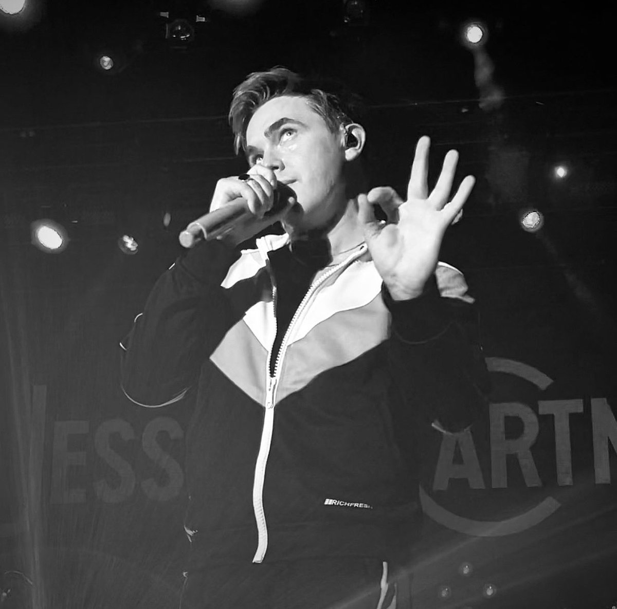 I’ve waited 20 years to see <a href="/JesseMcCartney/">Jesse McCartney</a> and it was a night I’ll never forget 🥹❤️
What a beautiful soul ❤️

#jessemccartney #Toronto #livemusic 
#allswelltourpart2