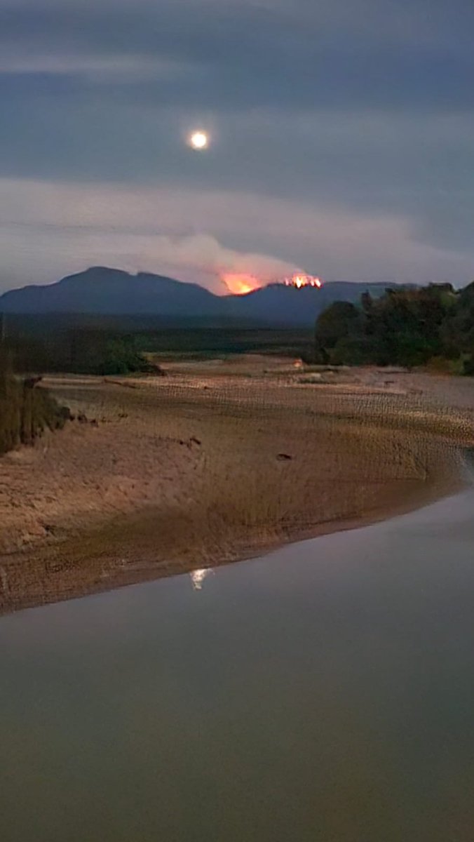 #Bolivia #Madidi 2023 y ahora 2024 en llamas. La Serranía Eslabón #Amazonia arde en lugares inaccesibles, c/todos los daños a la biodiversidad,bosques,ríos que aún protegen agua. No es natural que como nunca antes el Madidi arda siendo área d interés de la minería y colonización.