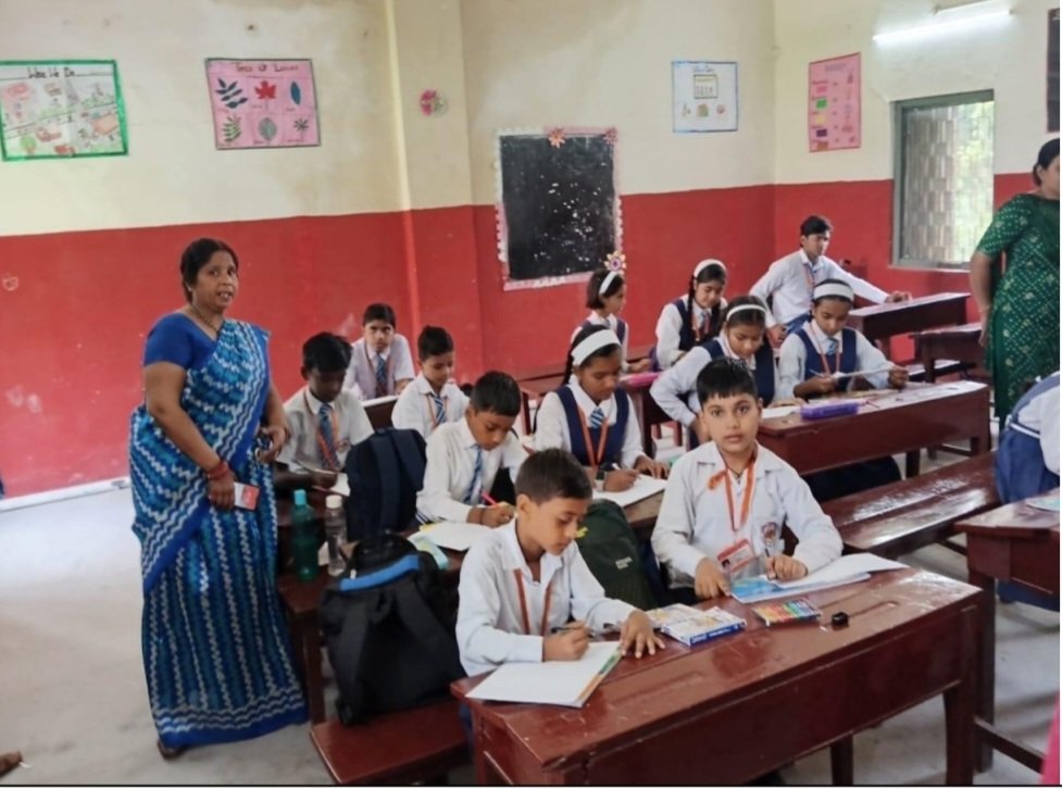 drm_drmizn's tweet image. &apos;स्वच्छता पखवाड़ा 2024&apos; के अंतर्गत इज्जतनगर मंडल पर ’स्वच्छ प्रतियोगिता दिवस‘ थीम के तहत स्कूली बच्चों ने स्वच्छता पर आधारित निबंध, चित्रकला एवं रंगोली बनाओ प्रतियोगिता में बढ़-चढ़ कर प्रतिभाग किया।

#SwachhBharat #SpecialCampaign4 #IRSpecialCampaign4 
#SHS2024 
@RailMinIndia