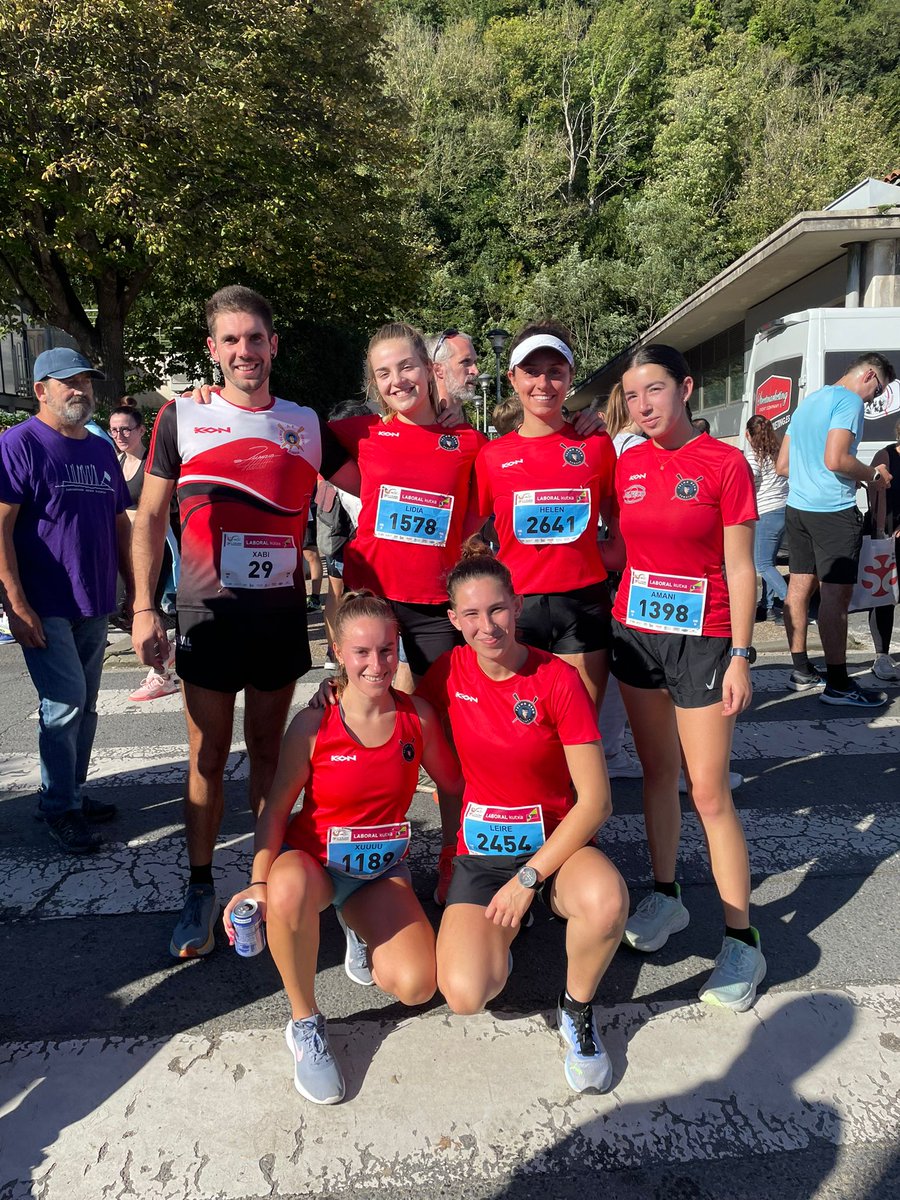 Gure senior taldeetako neska-mutilak arraun oporraldia aprobetxatzen dabiltza beste kirol batzuk eginez 🏃🏻‍♀️🏃🏻

Gaurkoan, Donostiko hiru hondartzetako krossean parte hartu dute 👏🏻

Sasoi onean daude 😉💪🏻

#TelmoDeun 🔴
#AurreaTaAurrea 🚀