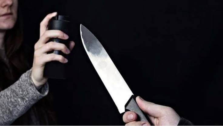 Bu kadar sapık ve tecavüzcunun olduğu bir ülkede kadınların kendini korumak için yanında biber gazı taşıması gayet normaldir. Kadınlar için #BiberGazımaDokunma 

Gündem çalışmamıza destek olmayı unutmayın ‼️