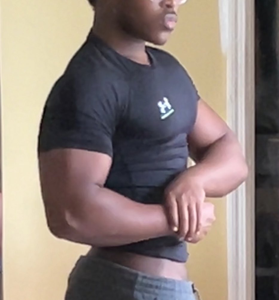 dum__bums's tweet photo. i <3 compression shirts #compressionshirts #gym https://t.co/JvKwllNIxx