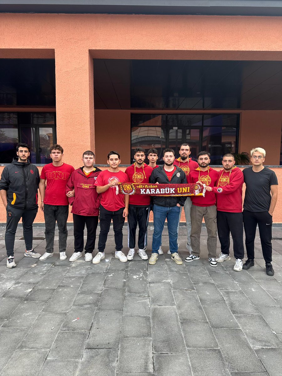 YANKILANIYOR SESİMİZ SALONLARDA!

Galatasaray’ımızı Tofaş ile olan karşılaşmasında Abdi İpekçi’de yalnız bırakmadık.

#ultrAslanUNI