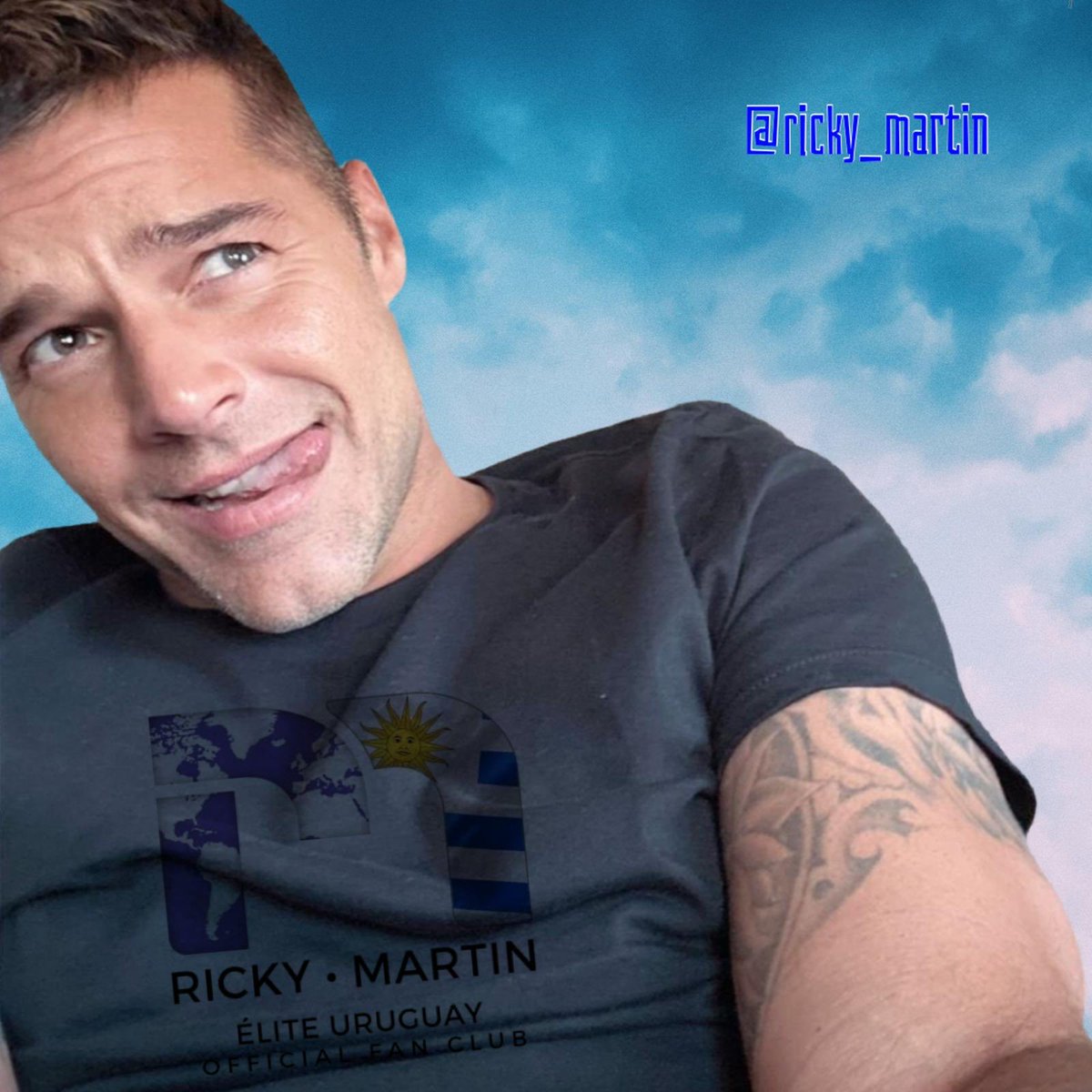 Así nos tenes cada día…. <a href="/ricky_martin/">Ricky Martin</a> Subiendo a las nubes 🤍 con tu voz y esa carita nos haces volar 🤍
Que tengan un hermoso domingo 🤍