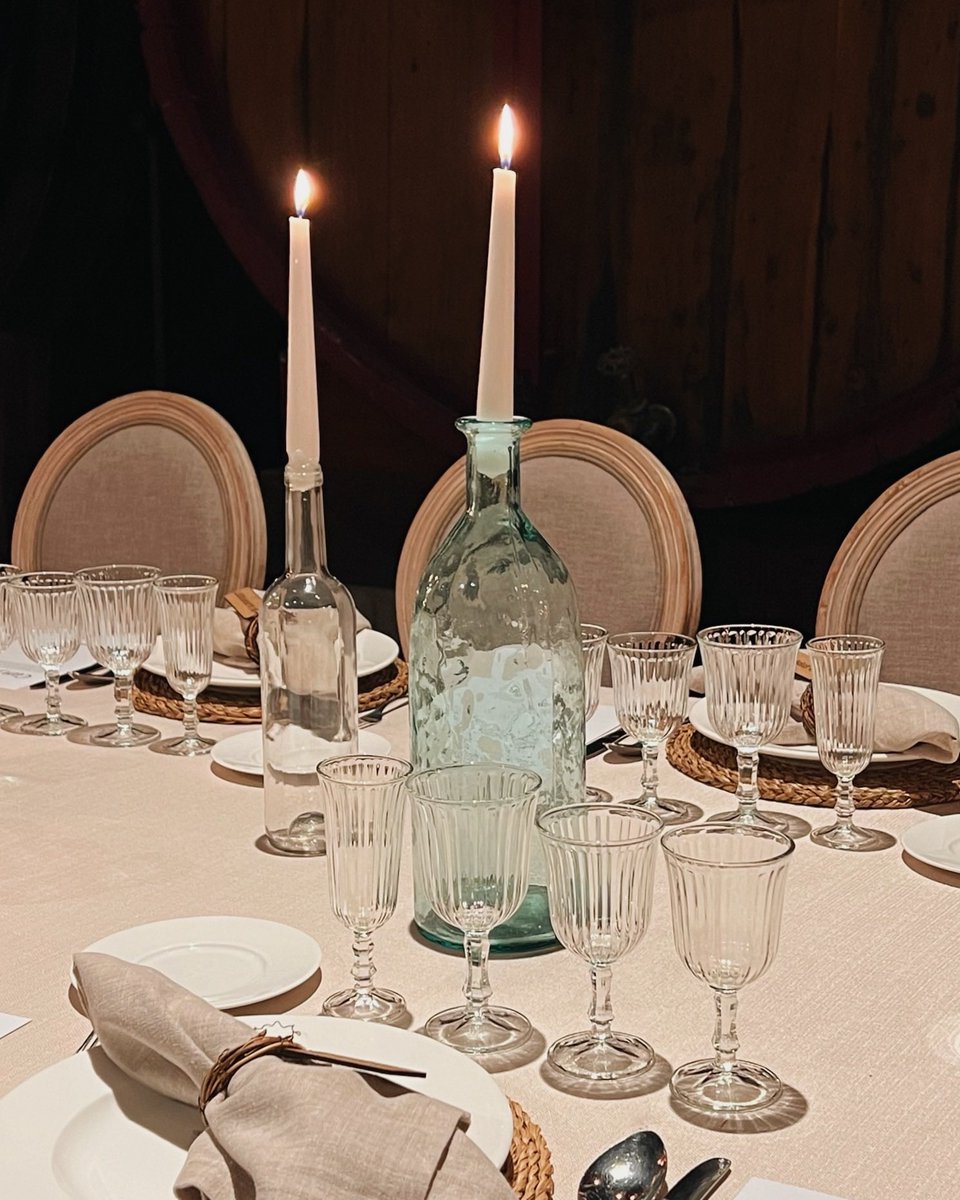 jubanyevents's tweet image. Elegància al celler ✨🕯️

#JubanyEvents #tablesetting #abdal #vinyes #fyp