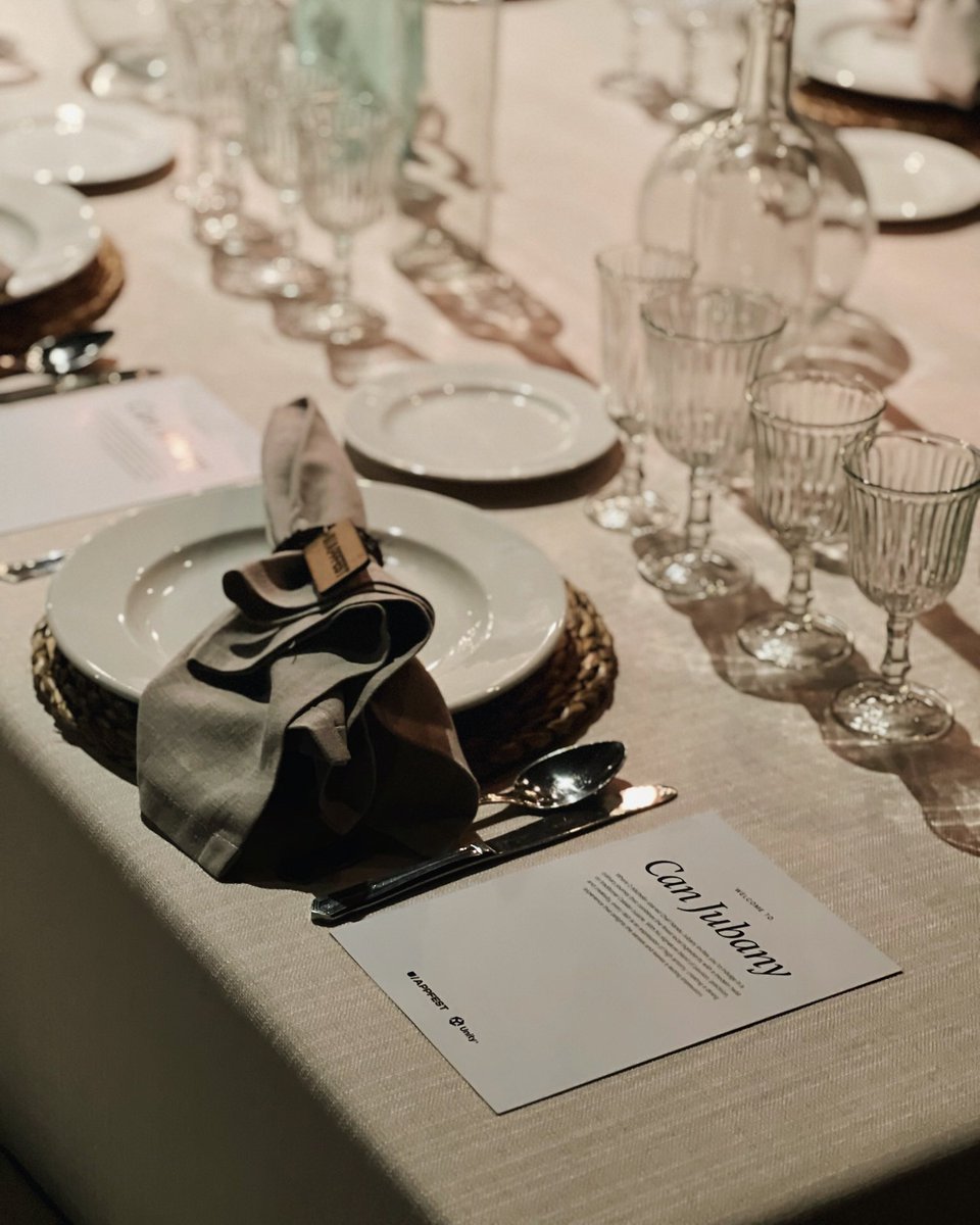 jubanyevents's tweet image. Elegància al celler ✨🕯️

#JubanyEvents #tablesetting #abdal #vinyes #fyp