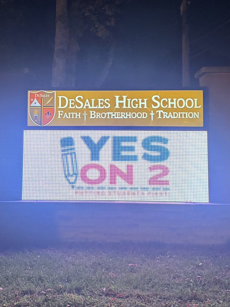 TASullivan's tweet photo. Saw this sign on way to the pumpkins at Iroquois. The school had tons of them around it. Weird how those who stand to lose everything bc of 2 are restricted from advocacy against but those who will gain our dollars CAN advertise..w/unaccountable funds too https://t.co/bELmML0NGP