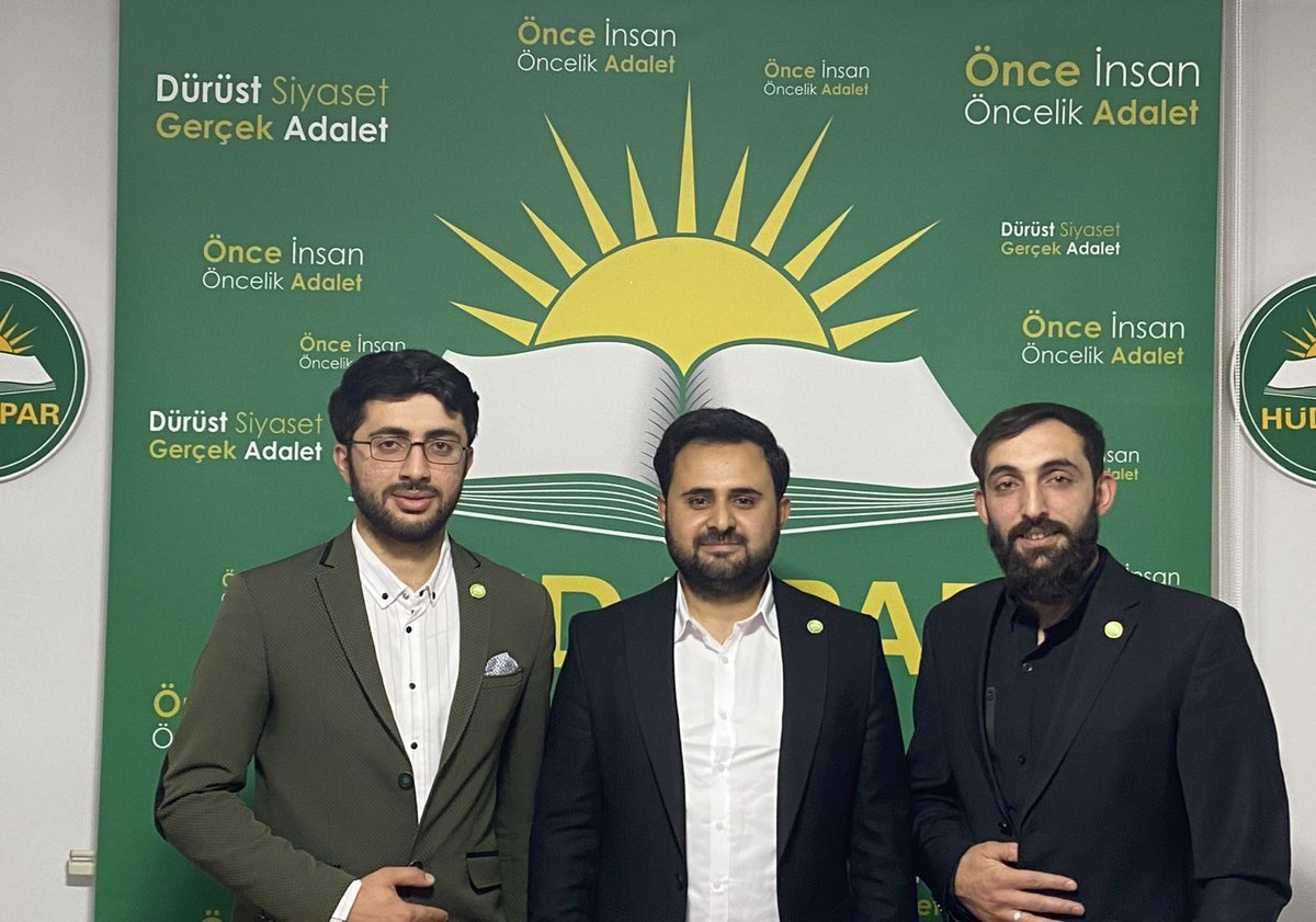 Gençlik Kollarımızda yaşanan görev değişimi hayırlara vesile olsun. 
Başkanlığı döneminde partimize ve gençliğe yapmış olduğu hizmetlerinden ötürü önceki başkanımız Yusuf Doğru'ya teşekkür ederiz. 
Yeni başkanımız Murat Demir'i tebrik ediyor, yeni görevinde başarılar diliyoruz.