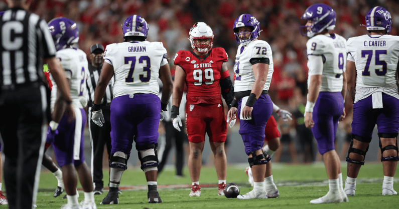 TheWolfpacker's tweet photo. Backup nose tackle D.J. Jackson finished as NC State's highest-graded pass rusher against Syracuse. 

He recorded his first career sack Saturday night and won 20% of his pass rushing reps. 

Full @PFF_College grades and snap counts for the Pack defense: https://t.co/Tc0IhToWrl https://t.co/VkiSuV0FRu