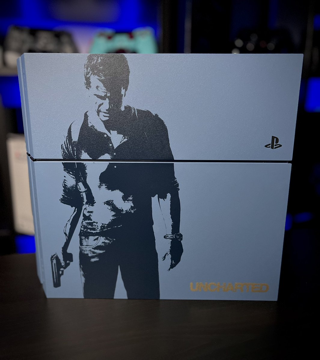 JustMeeVicky's tweet image. Sadly don’t have a Uncharted PS3 but I’ll work with what I have 😄

Happy 15 years to #Uncharted2 💙

#Uncharted #Playstation