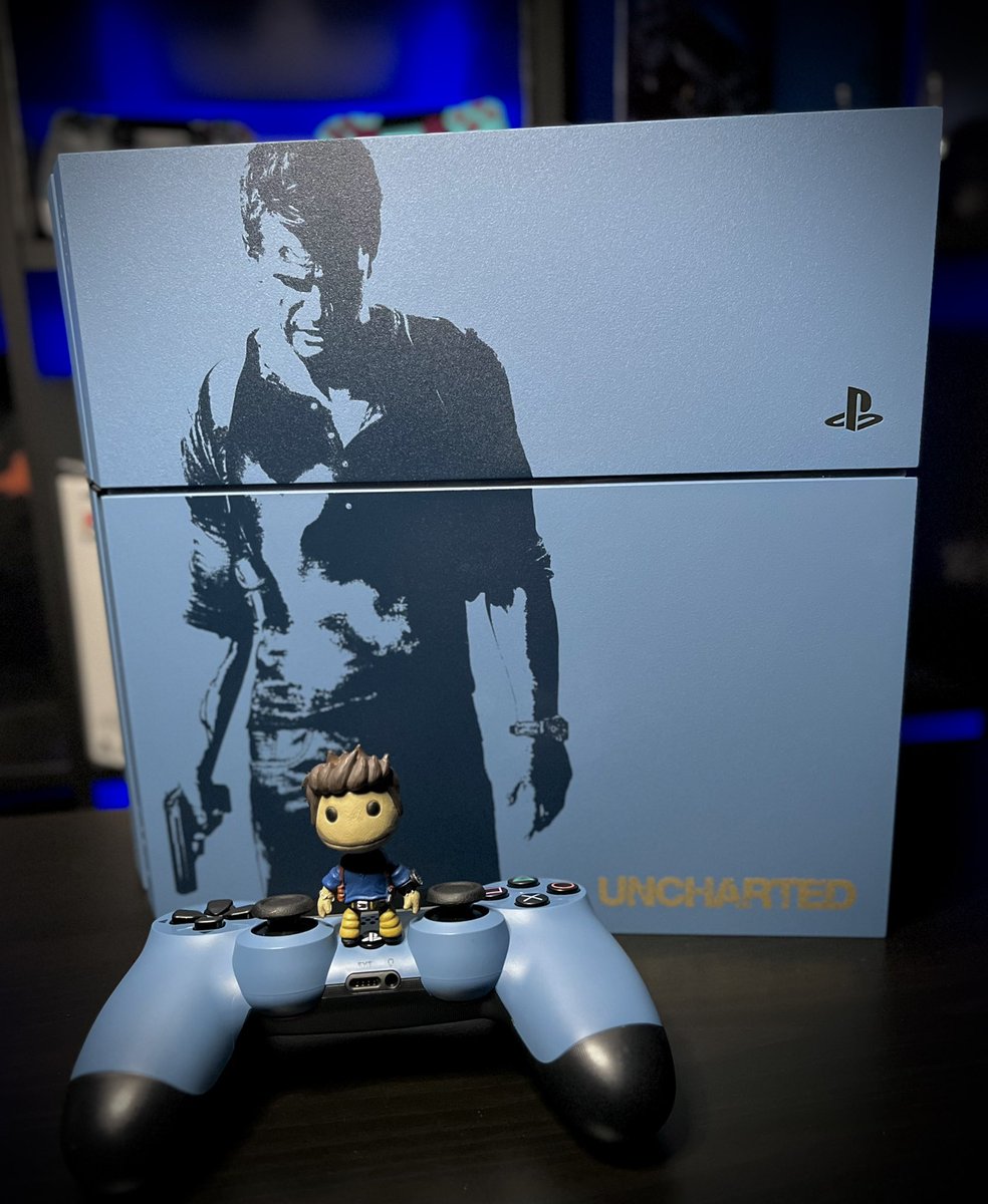JustMeeVicky's tweet image. Sadly don’t have a Uncharted PS3 but I’ll work with what I have 😄

Happy 15 years to #Uncharted2 💙

#Uncharted #Playstation