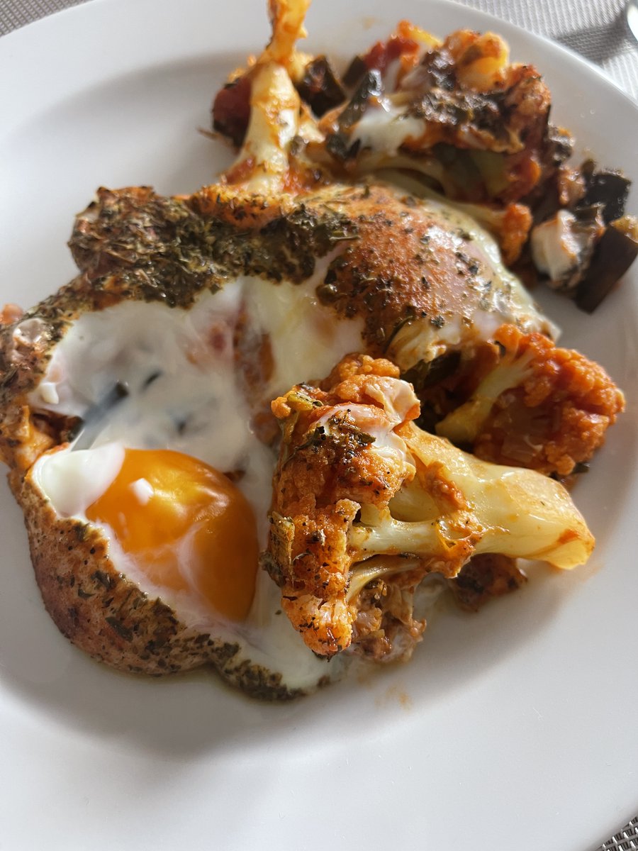 almashealthyck's tweet photo. Delicious eggs with cauliflower.
#almashealthycooking #almasrecipes #ihopeyoutryit #eggs #breakfast #sunnysideup #breakfasttime #yummy #tasty https://t.co/H3NmzEA6VF