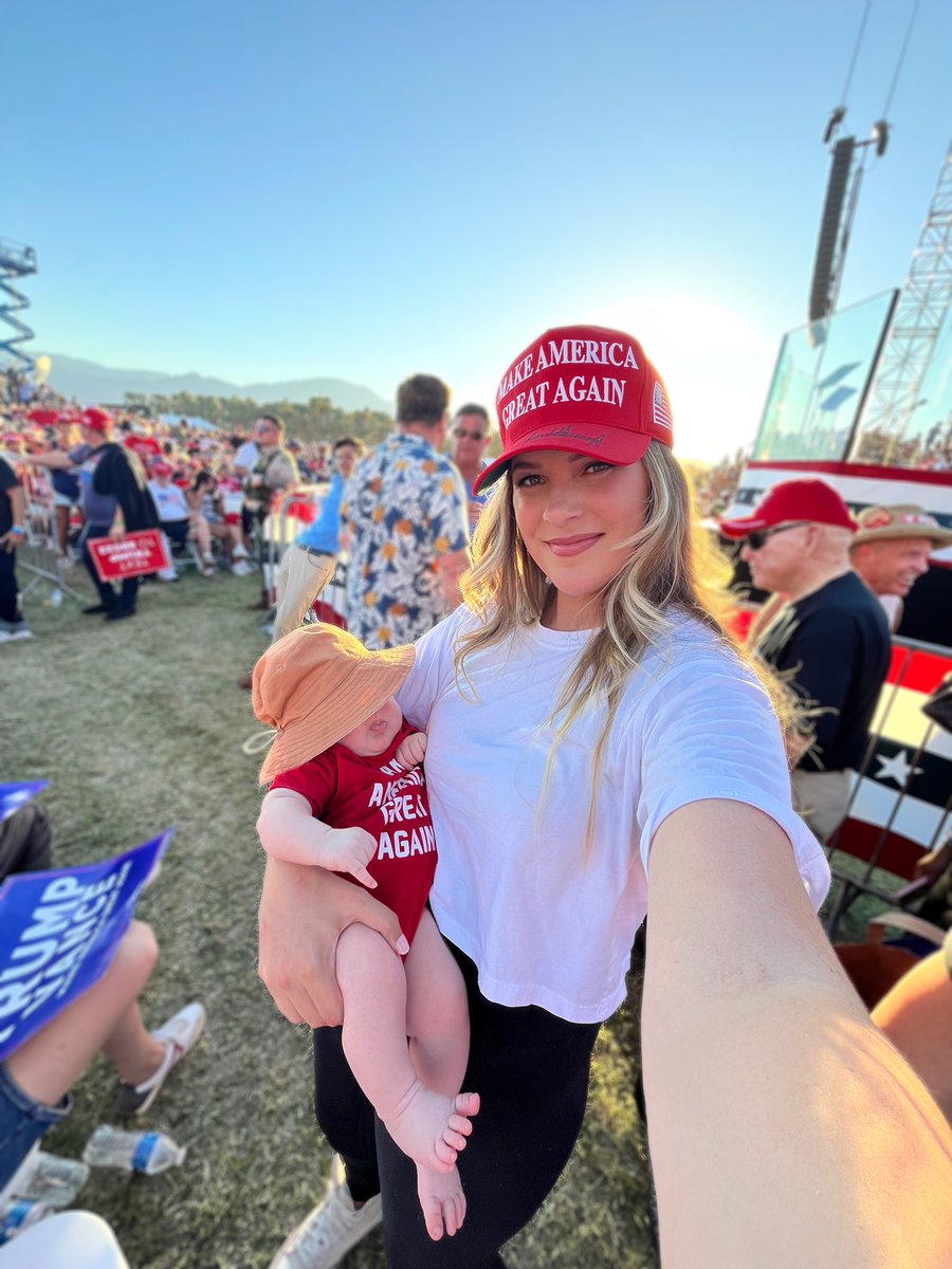 LEAHmemes tweet media